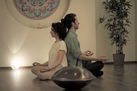 Jóga handpan kíséretében
